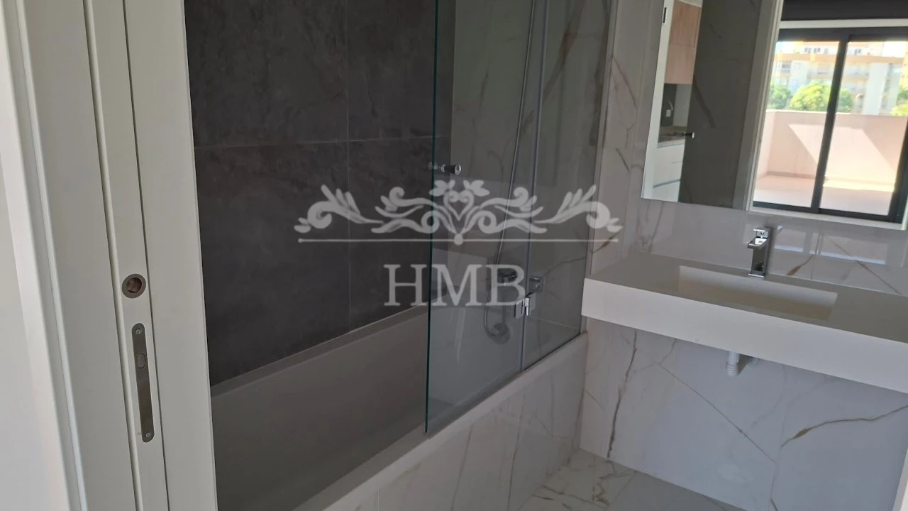 Apartamento T2 para Venda em Portimão Foto 21