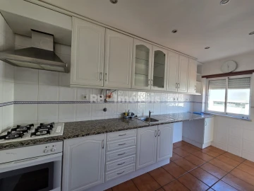 Apartamento T1 para Arrendamento em Nossa Sra de Fatima
