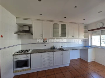 Apartamento T1 para Arrendamento em Nossa Sra de Fatima