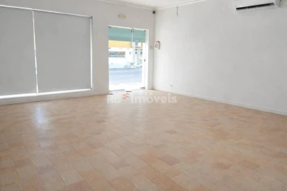 Loja para Venda em Torres Novas (São Pedro), Lapas e Ribeira Branca