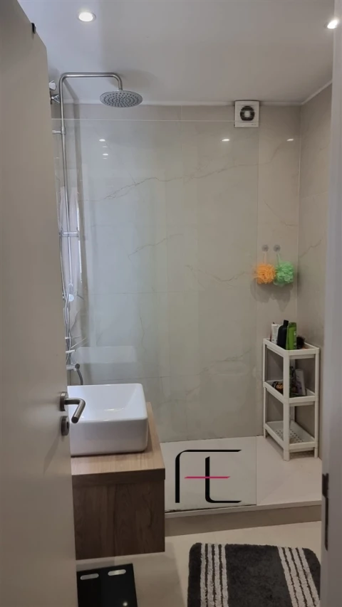 Apartamento T5 para Venda em Ramalde