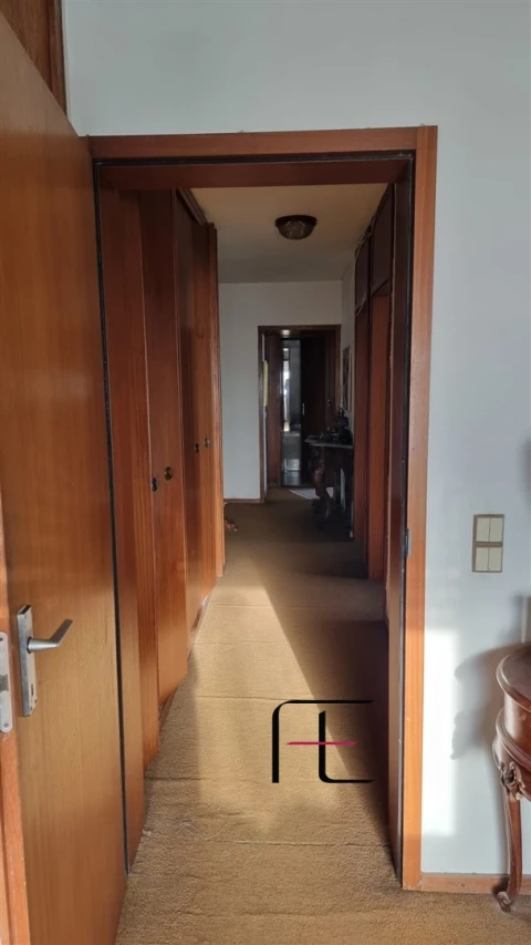 Apartamento T5 para Venda em Ramalde