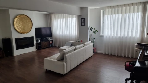 Apartamento T5 para Venda em Ramalde