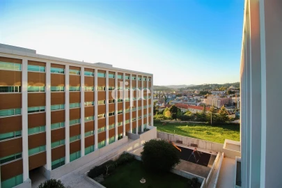 Apartamento T4 para Arrendamento em Costa