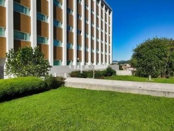 Apartamento T4 para Arrendamento em Costa