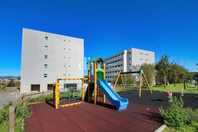 Apartamento T4 para Arrendamento em Costa