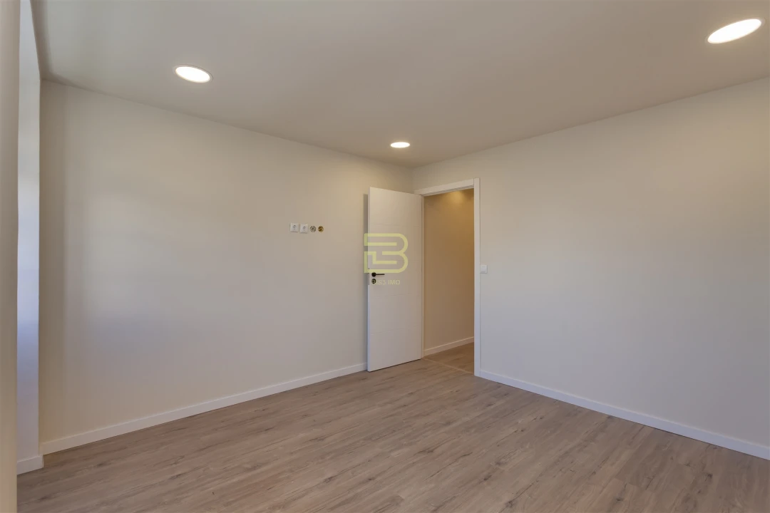 Apartamento T1 para Venda em Bonfim Foto 9