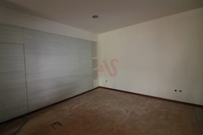 Loja para Arrendamento em Caldas de Vizela (São Miguel e São João)