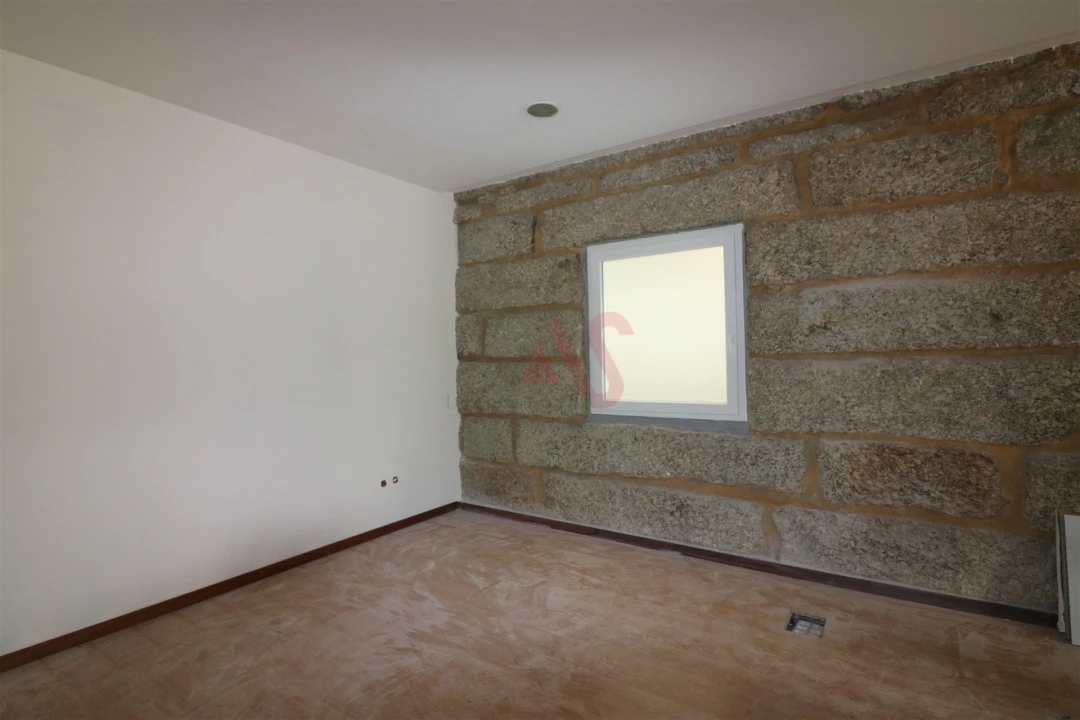 Loja para Arrendamento em Caldas de Vizela (São Miguel e São João) Foto 7