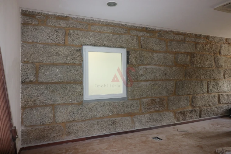 Loja para Arrendamento em Caldas de Vizela (São Miguel e São João) Foto 3