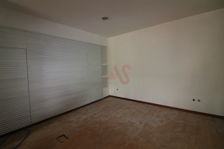 Loja para Arrendamento em Caldas de Vizela (São Miguel e São João) Foto 6