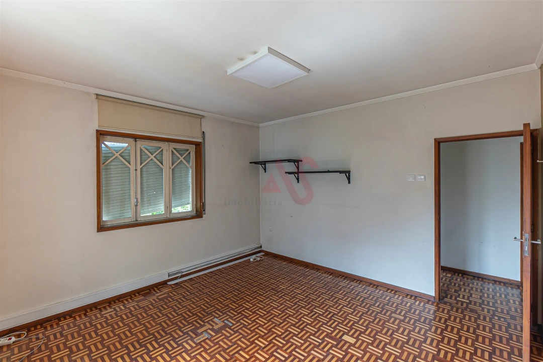 Moradia T8 para Venda em Oliveira, São Paio e São Sebastião Foto 8