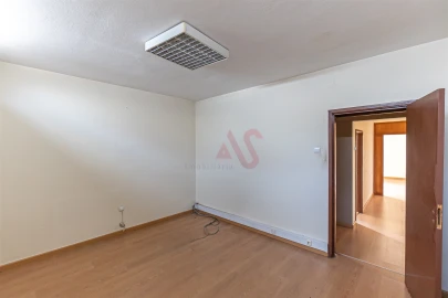 Moradia T8 para Venda em Oliveira, São Paio e São Sebastião