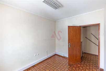 Moradia T8 para Venda em Oliveira, São Paio e São Sebastião