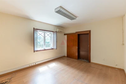 Moradia T8 para Venda em Oliveira, São Paio e São Sebastião