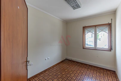 Moradia T8 para Venda em Oliveira, São Paio e São Sebastião