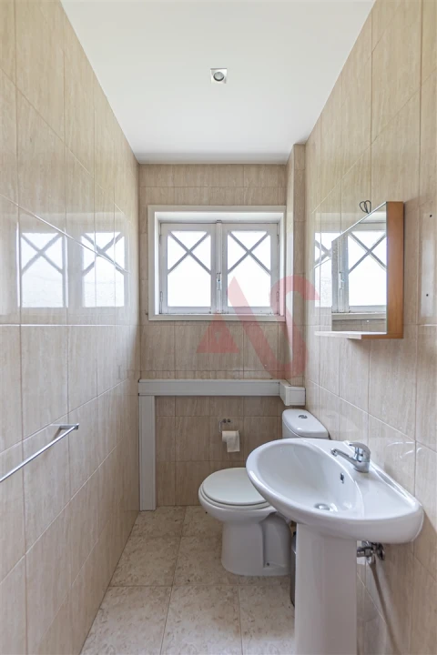 Moradia T8 para Venda em Oliveira, São Paio e São Sebastião