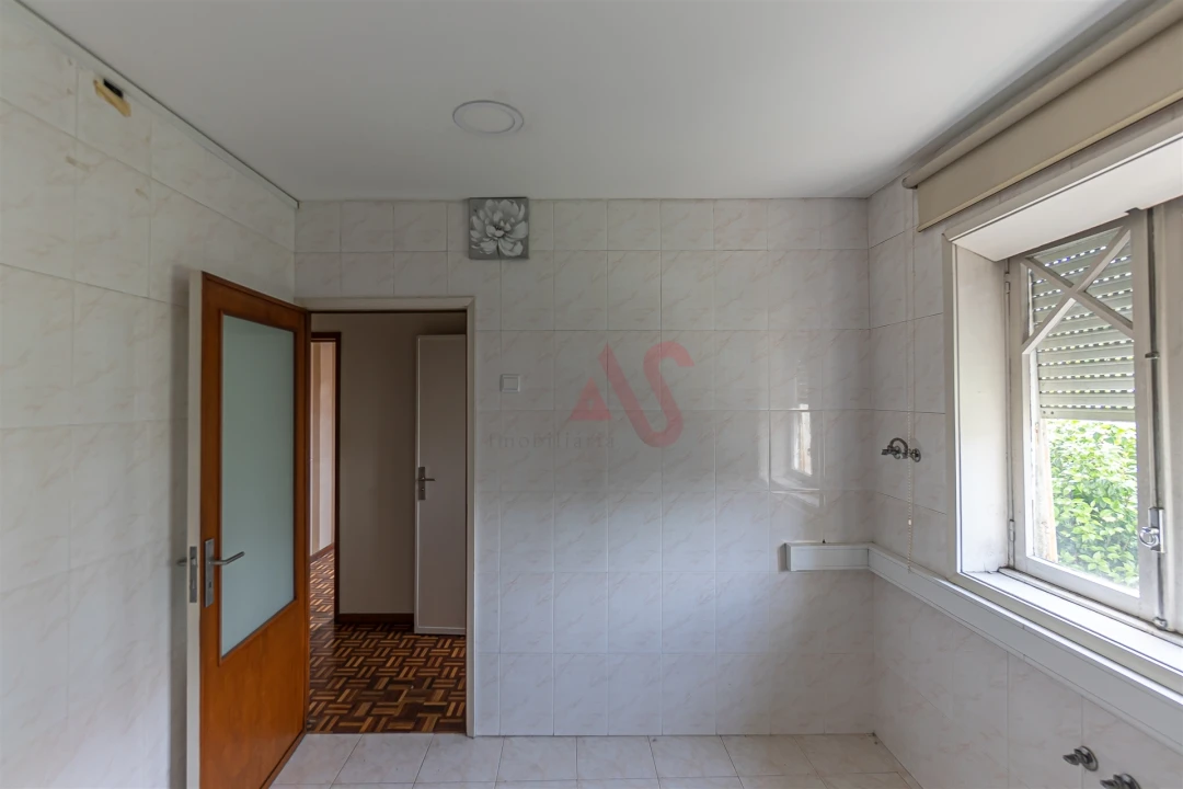 Moradia T8 para Venda em Oliveira, São Paio e São Sebastião Foto 4