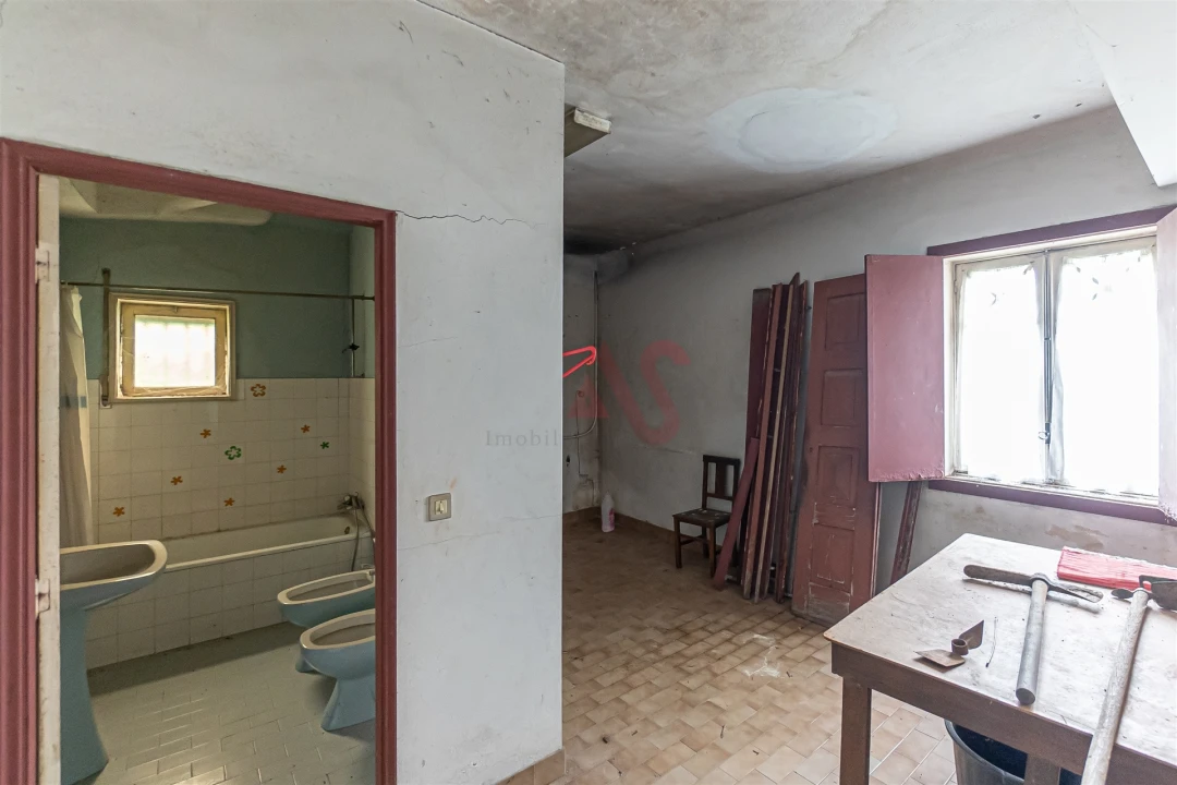 Moradia T8 para Venda em Oliveira, São Paio e São Sebastião Foto 29