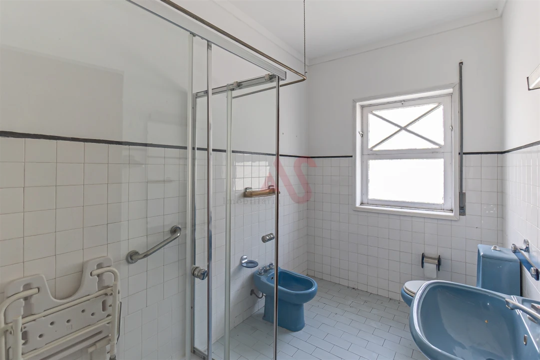 Moradia T8 para Venda em Oliveira, São Paio e São Sebastião Foto 36