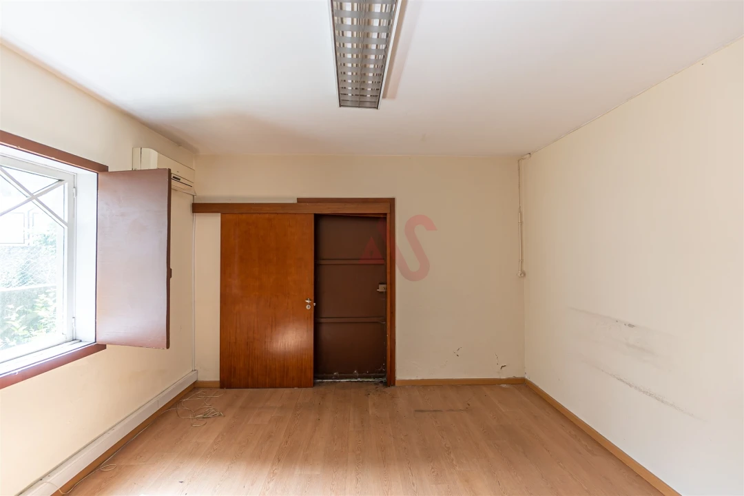 Moradia T8 para Venda em Oliveira, São Paio e São Sebastião Foto 24