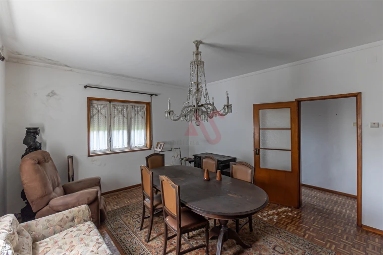 Moradia T8 para Venda em Oliveira, São Paio e São Sebastião Foto 35