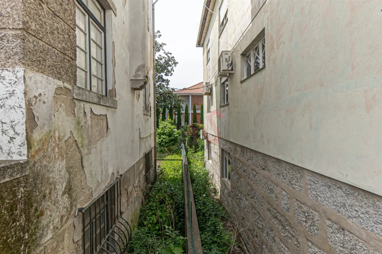 Moradia T8 para Venda em Oliveira, São Paio e São Sebastião Foto 44