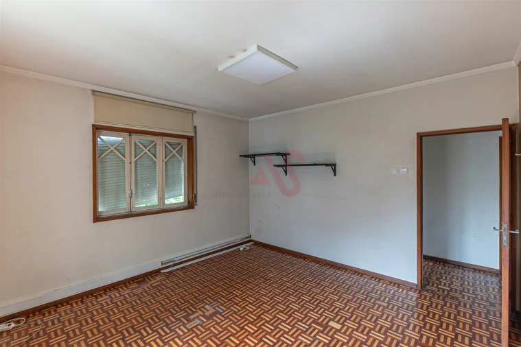 Moradia T8 para Venda em Oliveira, São Paio e São Sebastião Foto 8