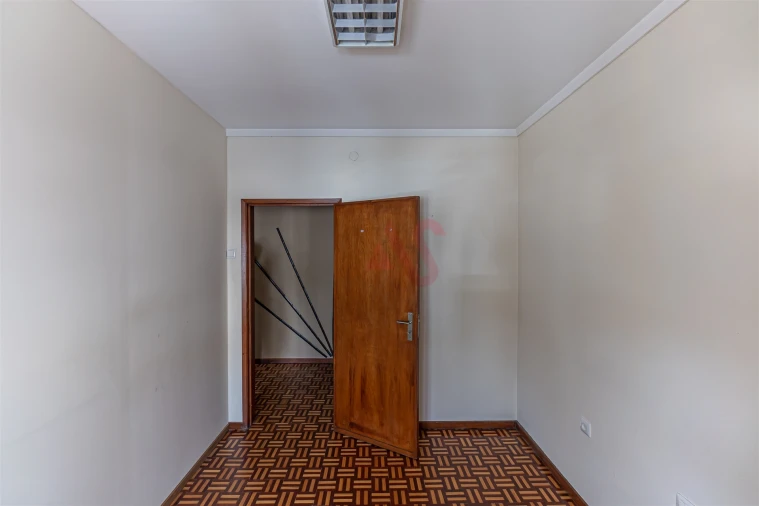 Moradia T8 para Venda em Oliveira, São Paio e São Sebastião Foto 15