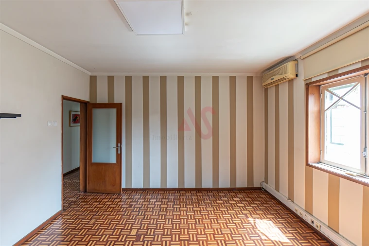 Moradia T8 para Venda em Oliveira, São Paio e São Sebastião Foto 9