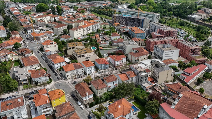 Moradia T8 para Venda em Oliveira, São Paio e São Sebastião Foto 46
