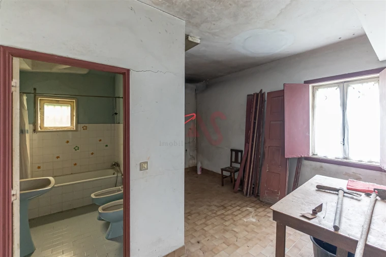 Moradia T8 para Venda em Oliveira, São Paio e São Sebastião Foto 29