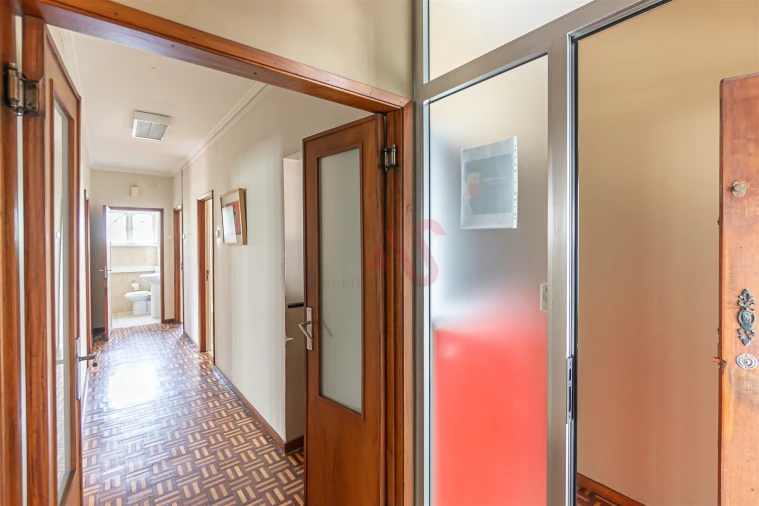 Moradia T8 para Venda em Oliveira, São Paio e São Sebastião Foto 16