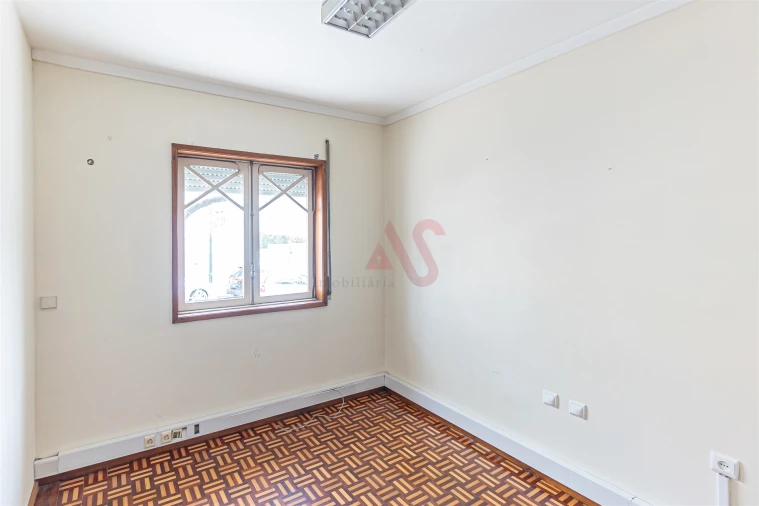 Moradia T8 para Venda em Oliveira, São Paio e São Sebastião Foto 17