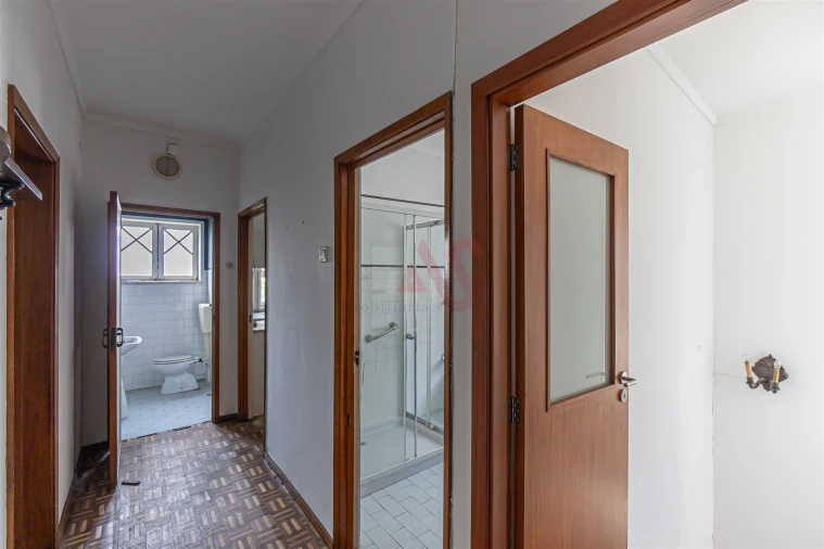 Moradia T8 para Venda em Oliveira, São Paio e São Sebastião Foto 31