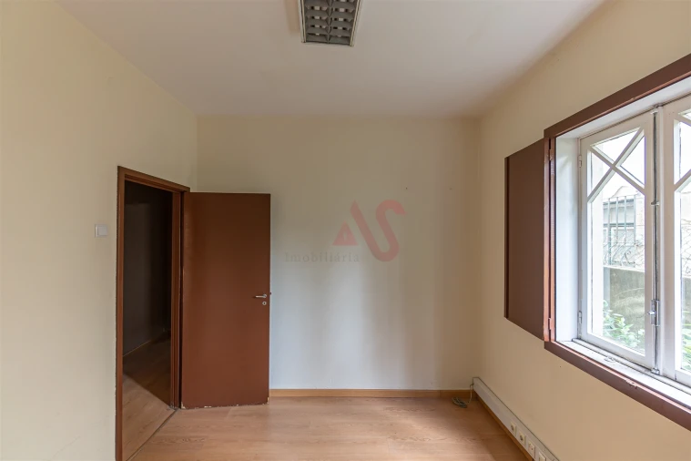 Moradia T8 para Venda em Oliveira, São Paio e São Sebastião Foto 22