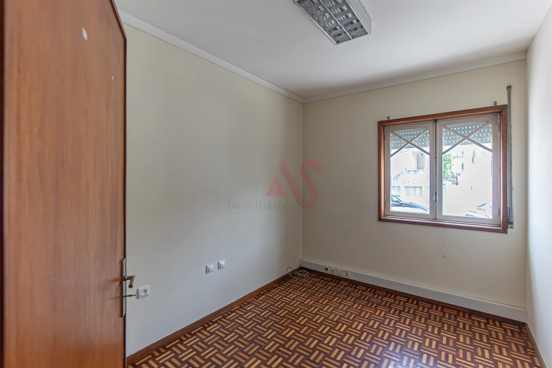 Moradia T8 para Venda em Oliveira, São Paio e São Sebastião Foto 14