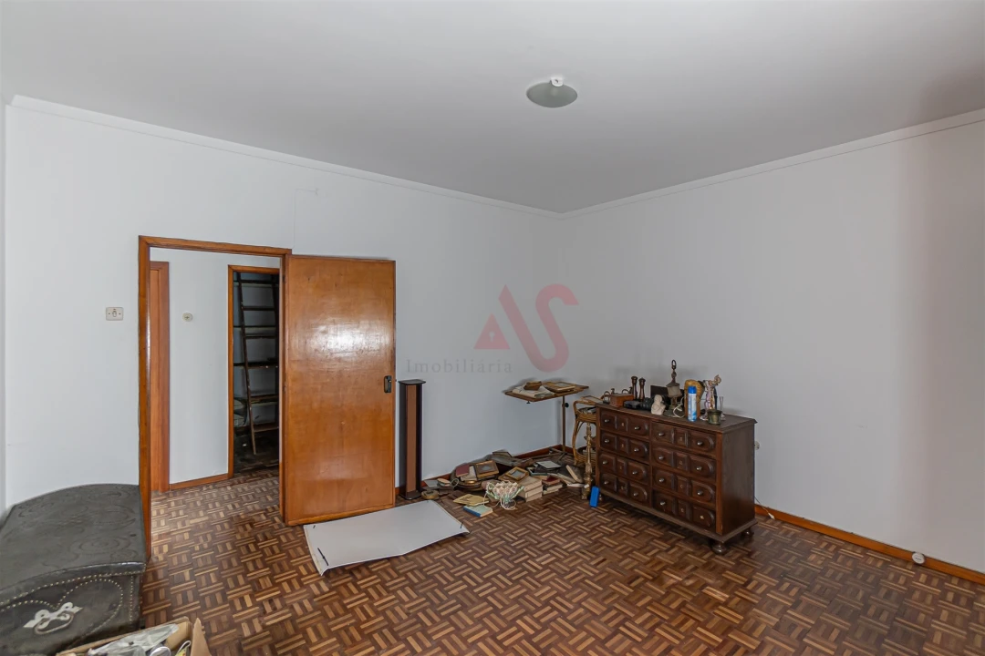 Moradia T8 para Venda em Oliveira, São Paio e São Sebastião Foto 38