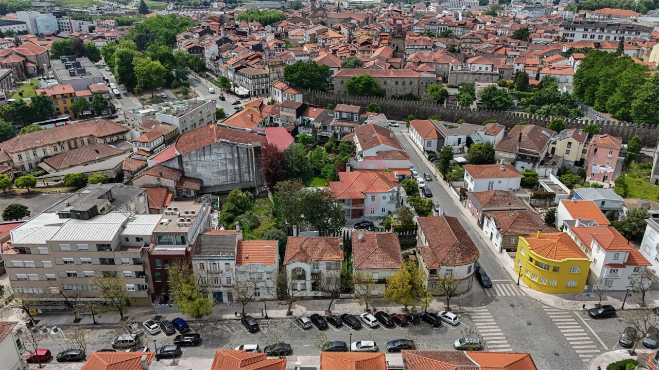 Moradia T8 para Venda em Oliveira, São Paio e São Sebastião Foto 49