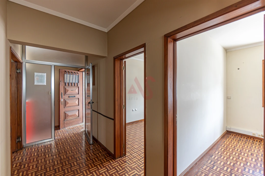 Moradia T8 para Venda em Oliveira, São Paio e São Sebastião Foto 20