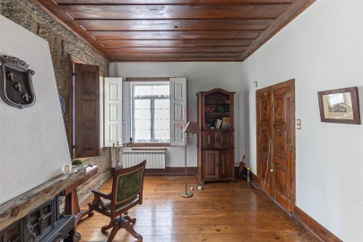 Moradia T4 para Venda em Oliveira, São Paio e São Sebastião