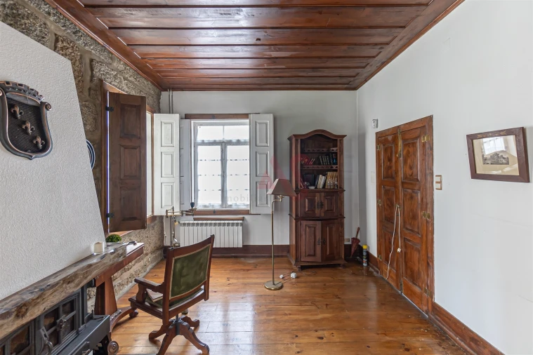 Moradia T4 para Venda em Oliveira, São Paio e São Sebastião Foto 8