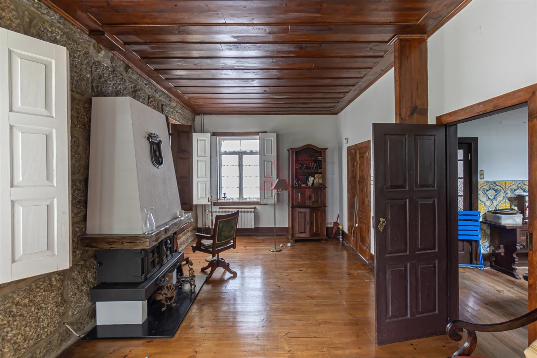 Moradia T4 para Venda em Oliveira, São Paio e São Sebastião Foto 7