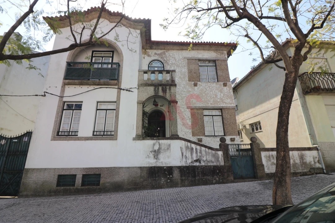 Moradia T4 para Venda em Oliveira, São Paio e São Sebastião Foto 2