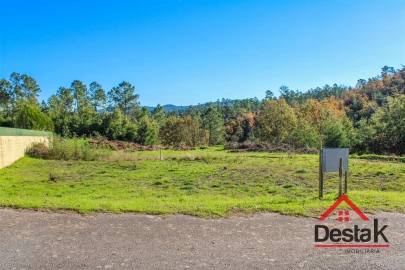 Moradia T3 para Venda em Santa Cruz da Trapa e São Cristóvão de Lafões