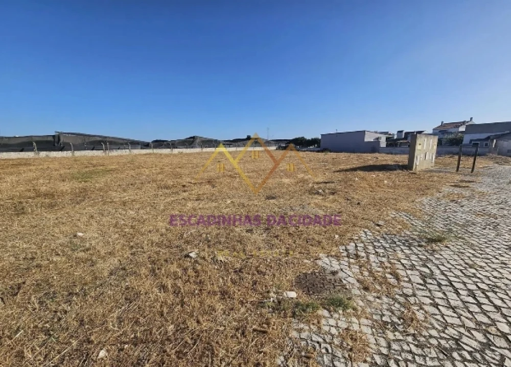 Terreno para Venda em Sarilhos Grandes Foto 1