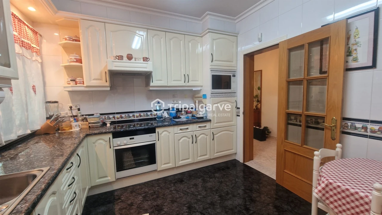 Apartamento T4 para Venda em Portimão Foto 7