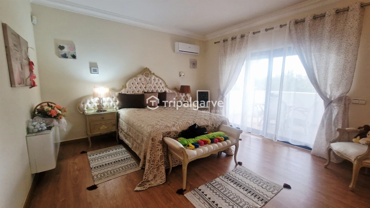 Apartamento T4 para Venda em Portimão Foto 32