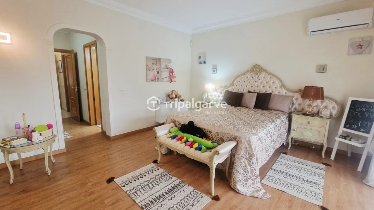Apartamento T4 para Venda em Portimão Foto 31