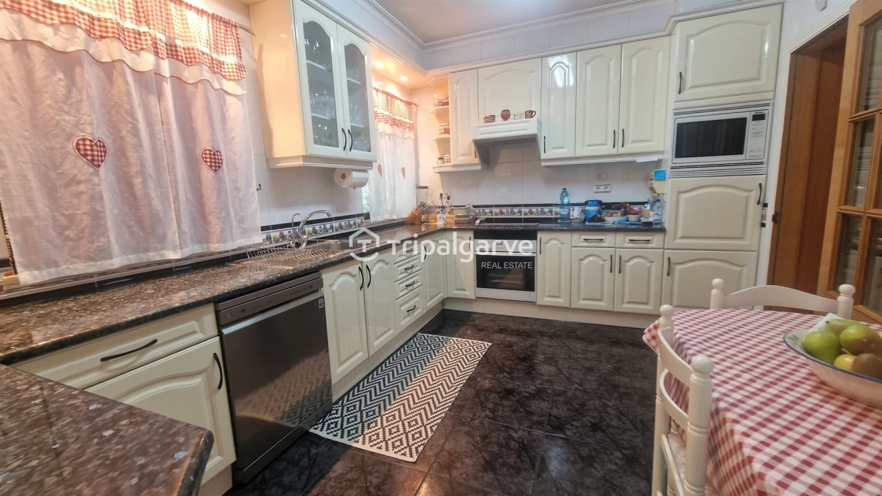 Apartamento T4 para Venda em Portimão Foto 8